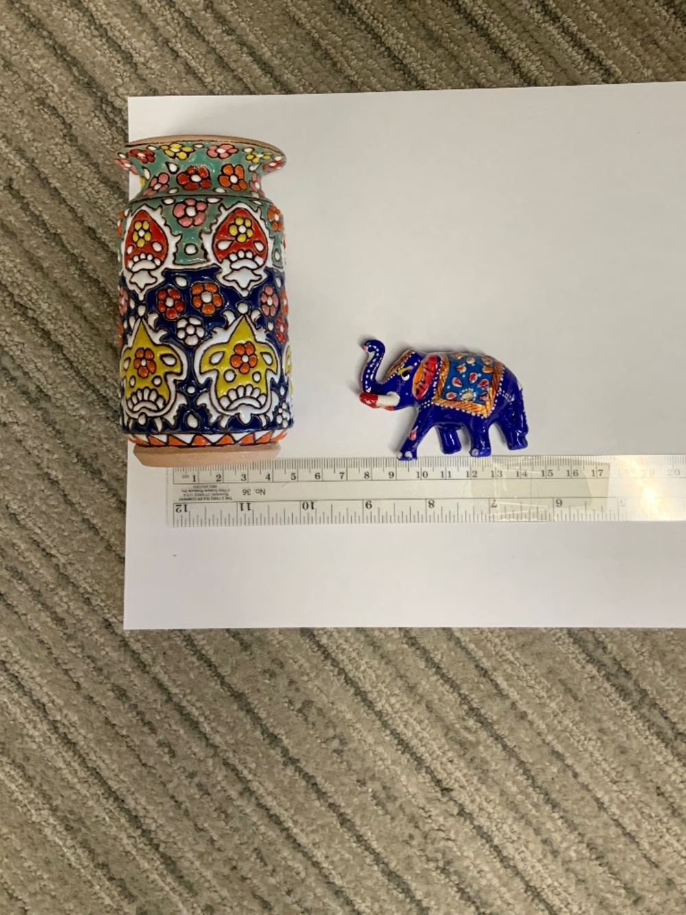 Small vase and elephant - Picture 3 of 7